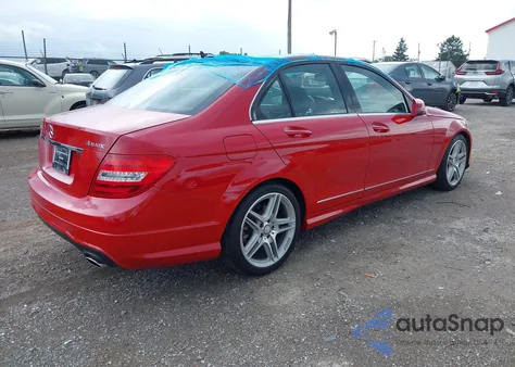 2013 Mercedes-Benz C 300 Sport 4Matic из США, поврежденный, VIN WDDGF8AB0DG109251